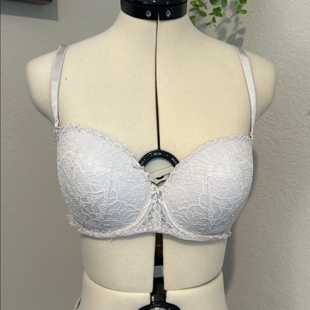 Victoria's Secret Cream Lace Underwire Bra